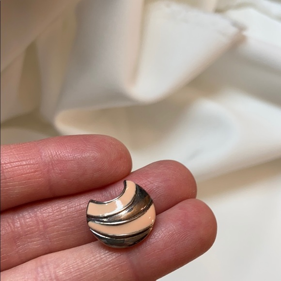 4 pairs of vintage clip on earrings - Picture 3 of 5